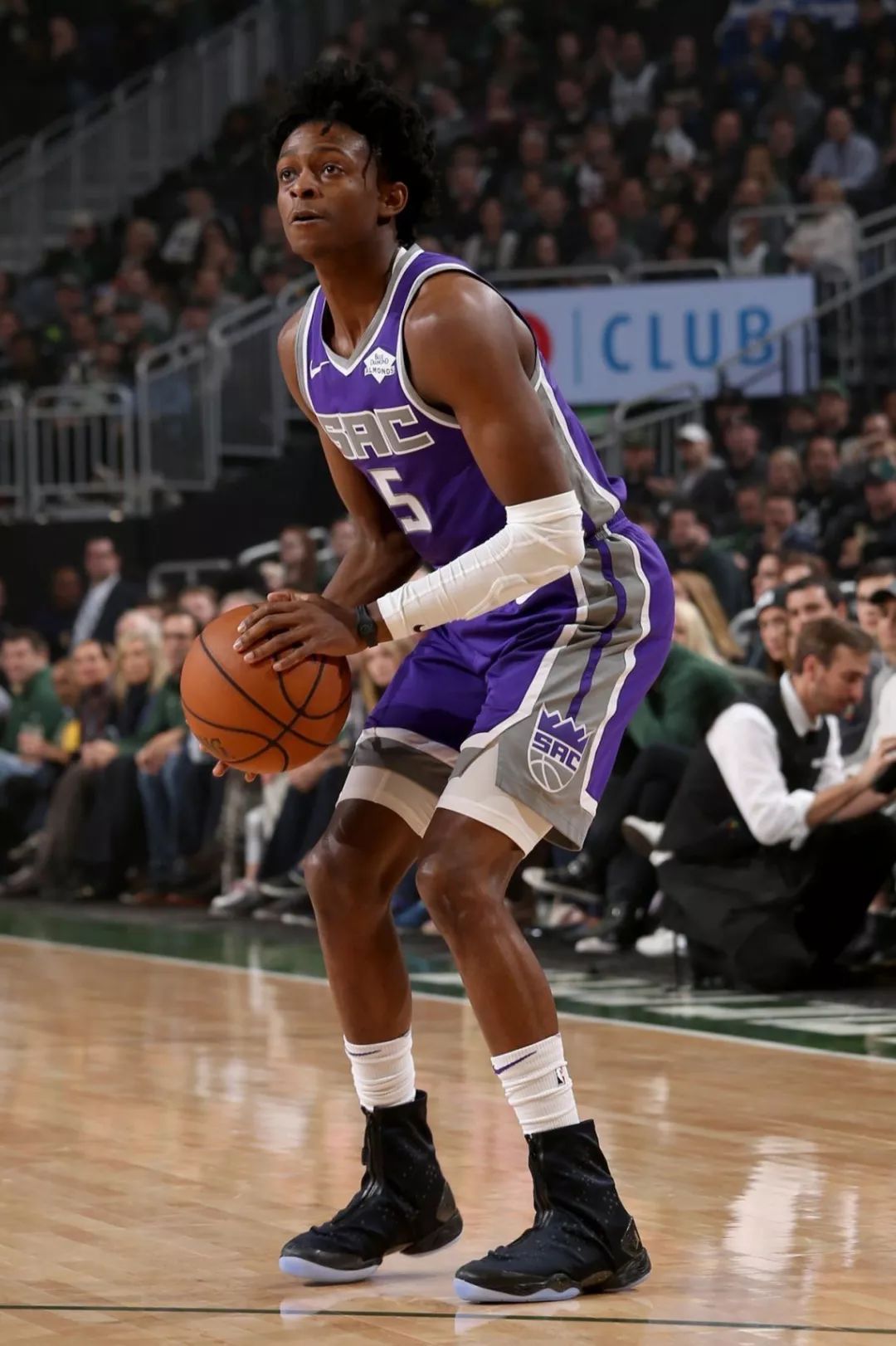 闸和篮板收 闸和篮板收