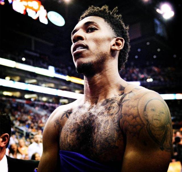 与外侧脚重 与外侧脚重